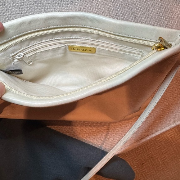 Anne Klein vintage Women's Cream Leather Bag - Picture 5 of 5
